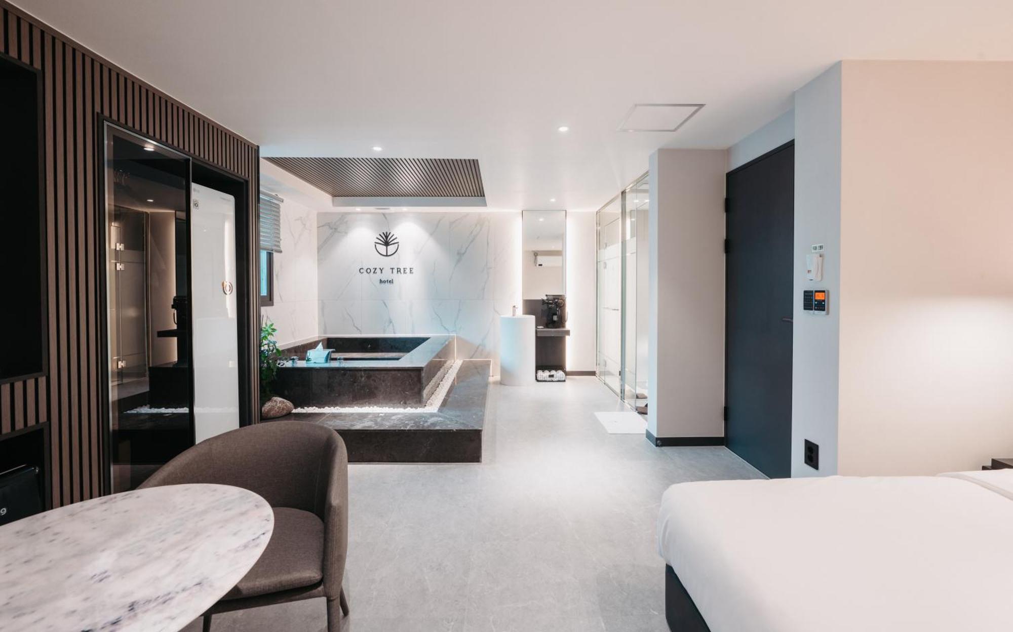 Cozy Tree Hotel Seomyeon Busan Buitenkant foto